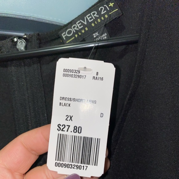 Cute sleeveless dress with mesh on the side - Picture 4 of 4